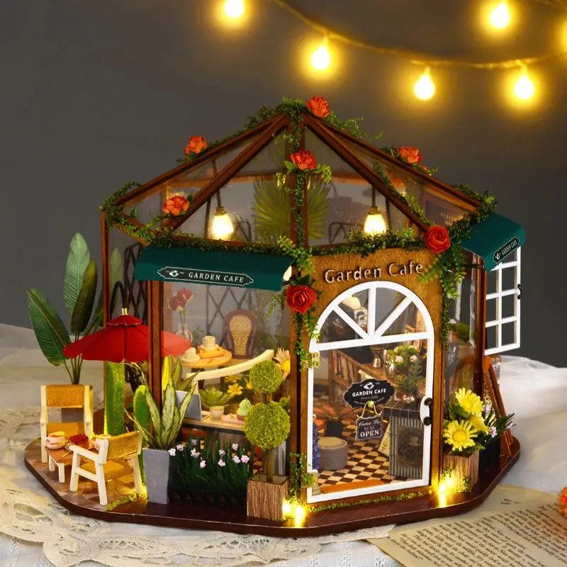 Maison Miniature Garden Café
