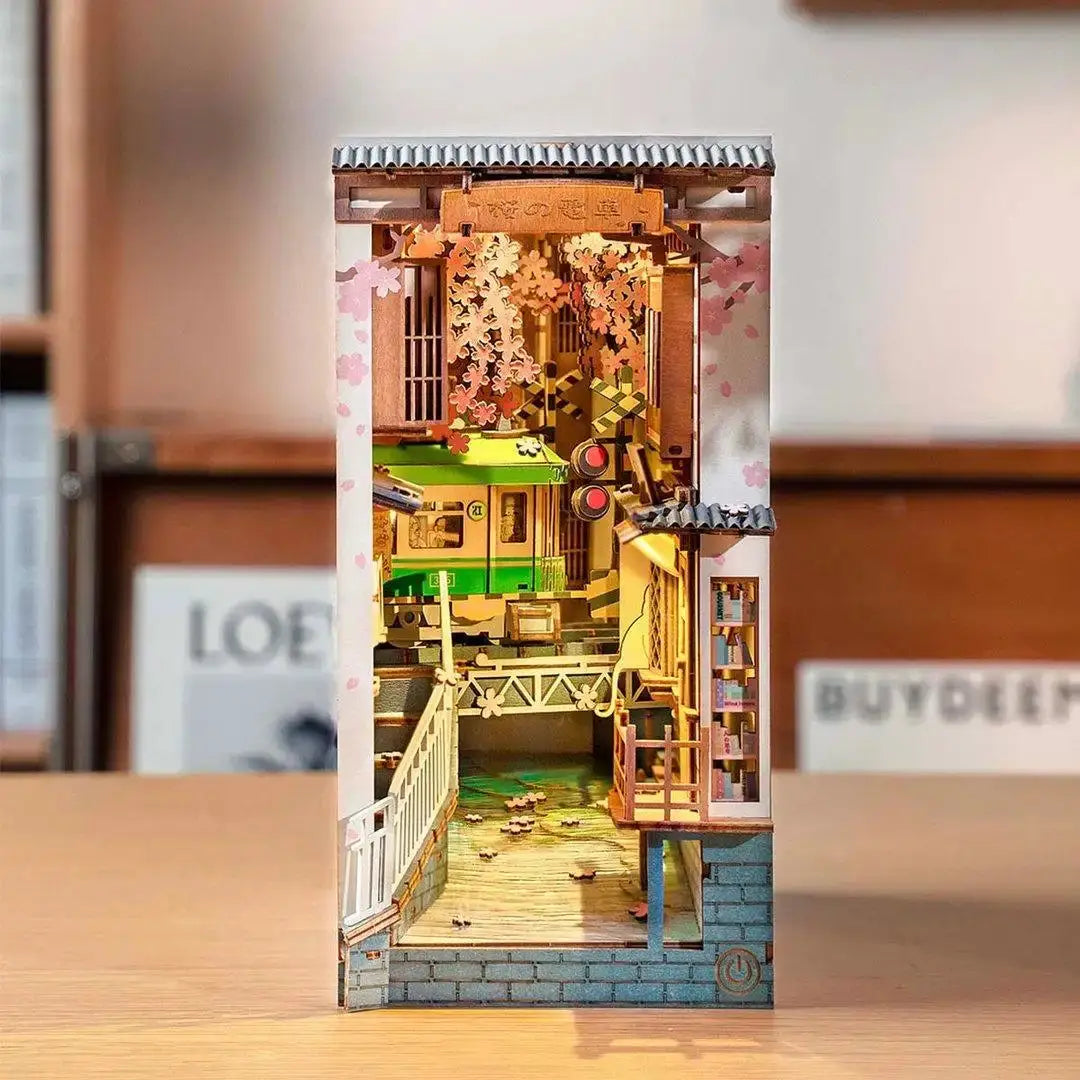 Book Nook Sakura Densya